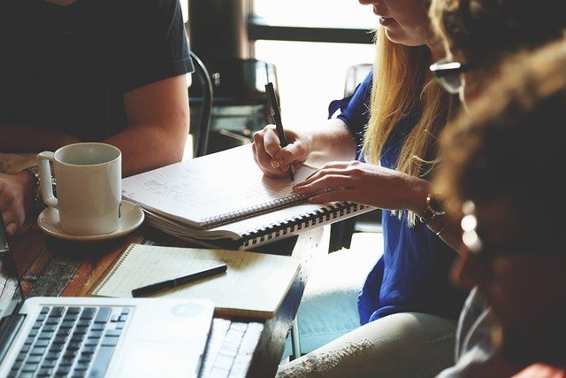 startupuri-romanesti-reglementari-ue-ai
